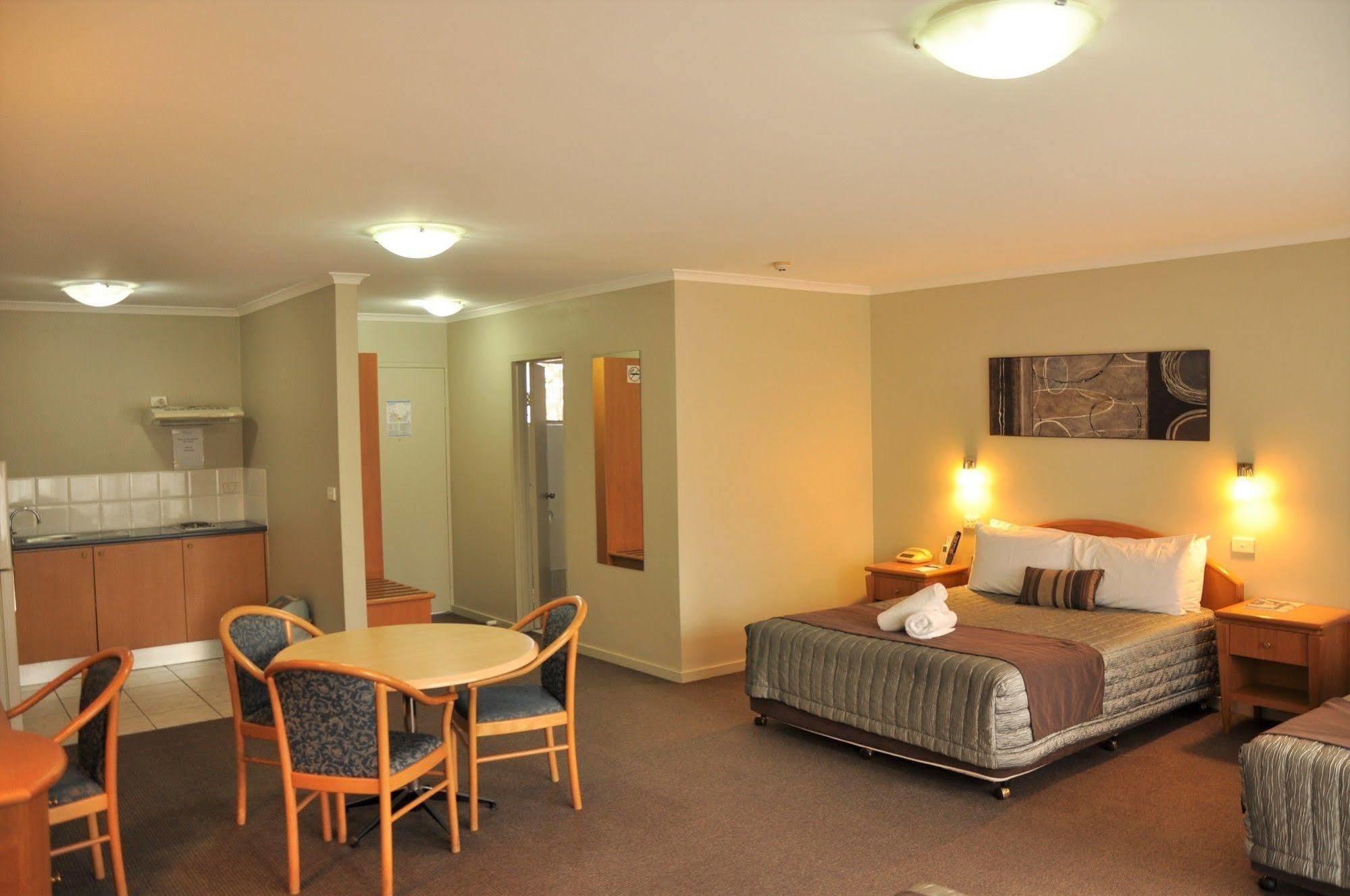 Chittaway Motel Tuggerah Bagian luar foto